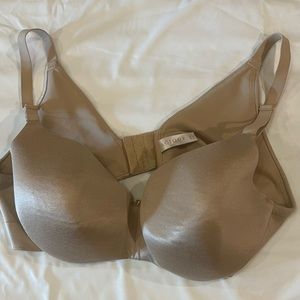 Cacique Smooth Lightly Line Balconette 40D